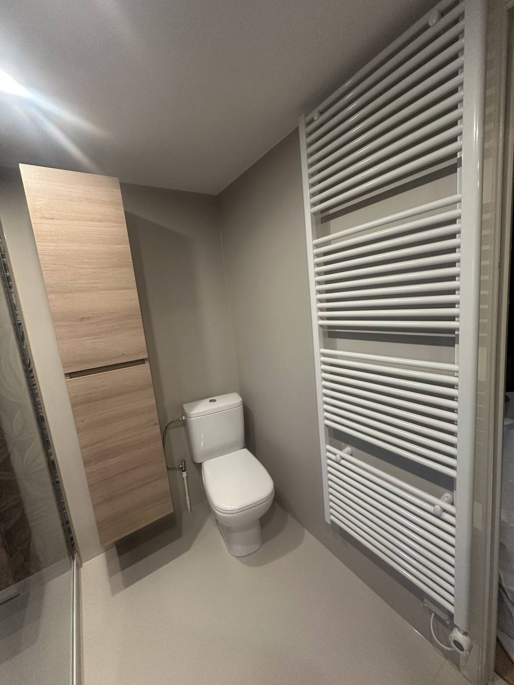 Badkamer afgewerkt met wandpanelen